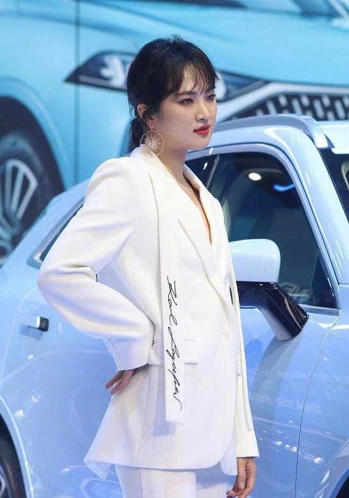 娱乐吃瓜姚安娜屏保,娱乐吃瓜界的时尚新宠